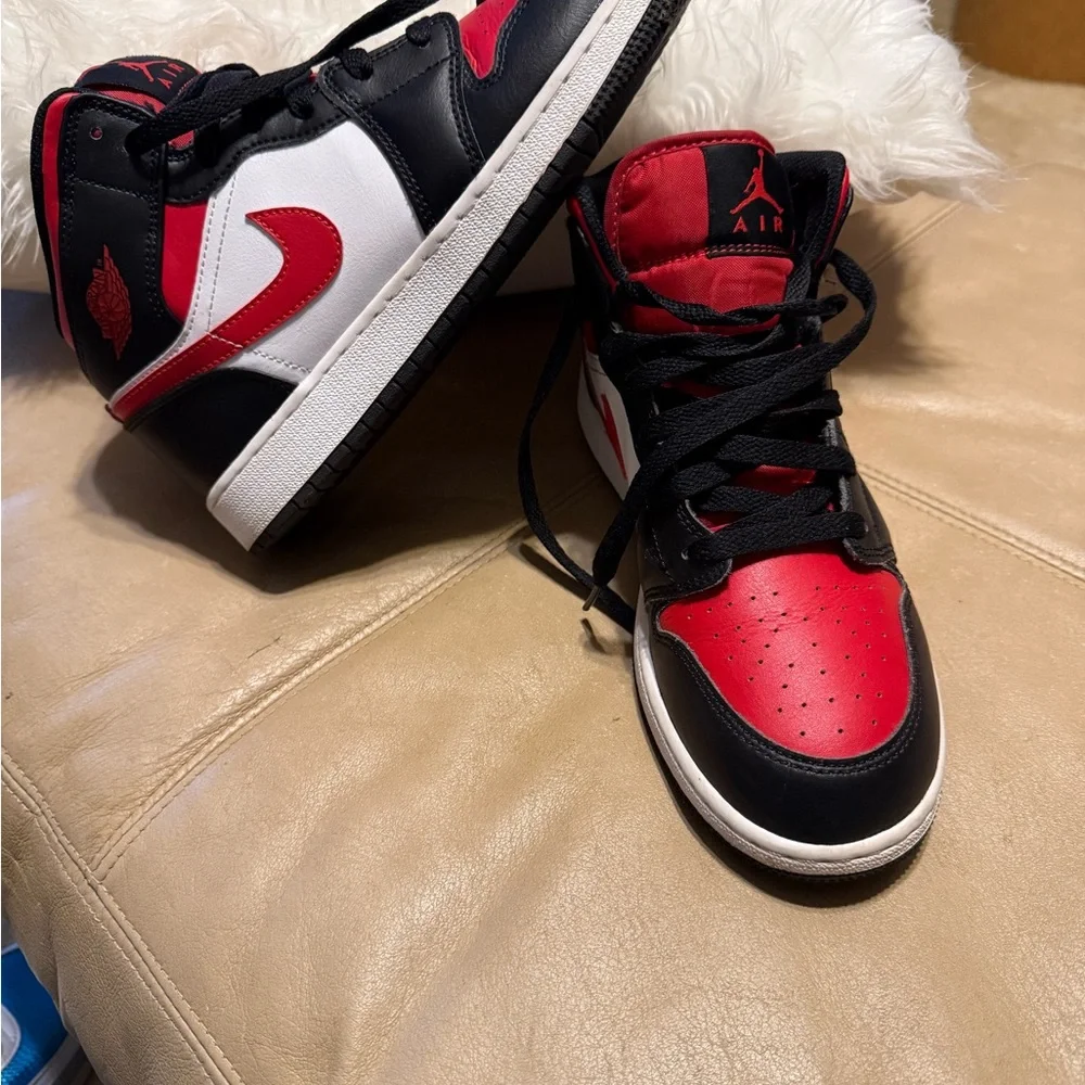 Nike Jordan 1 Mid White Black Red (2022) Size 7Y EUC - Picture 4 of 5